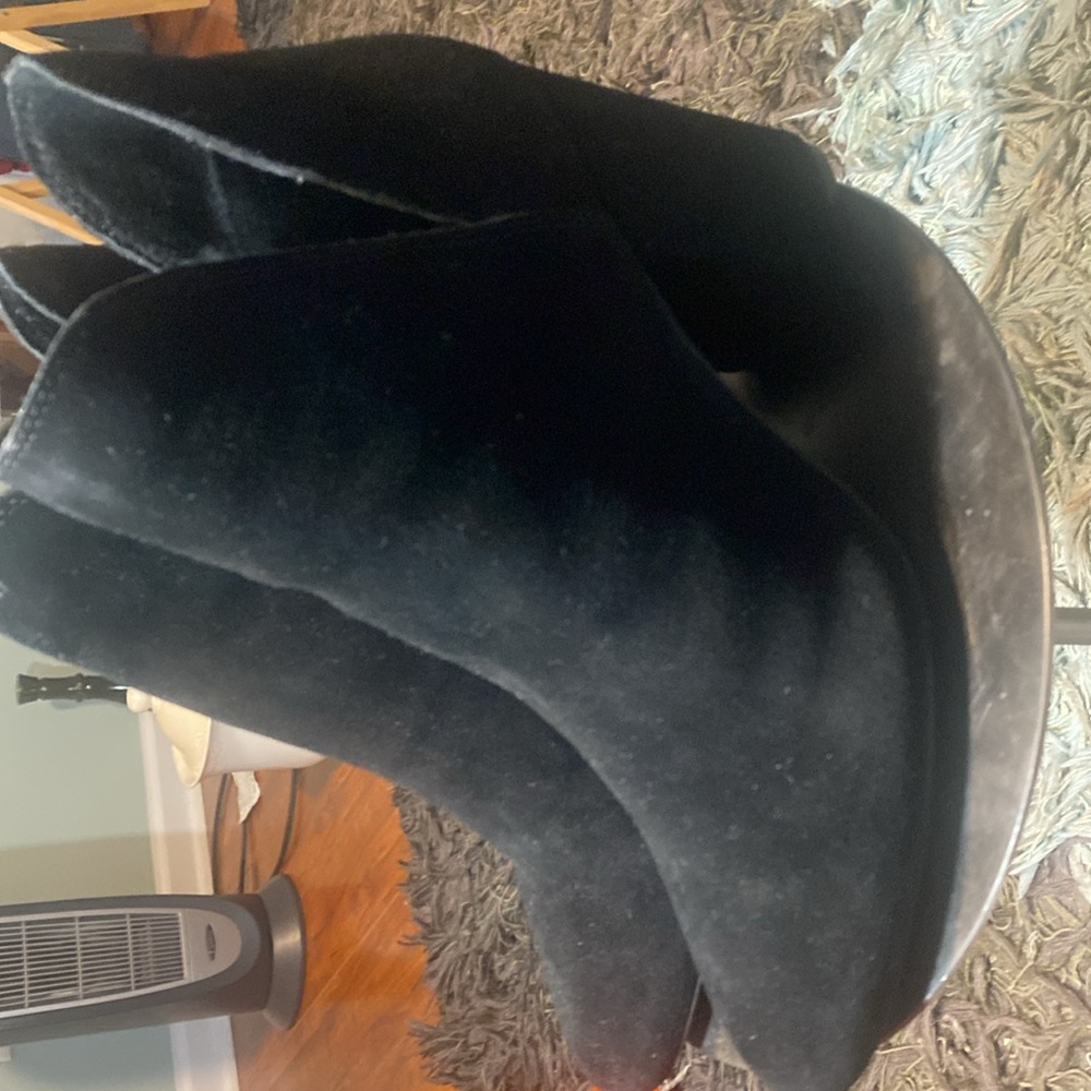 NWOT STEVE MADDEN BLACK SUEDE ROOKIE BOOTIE - Picture 5 of 16